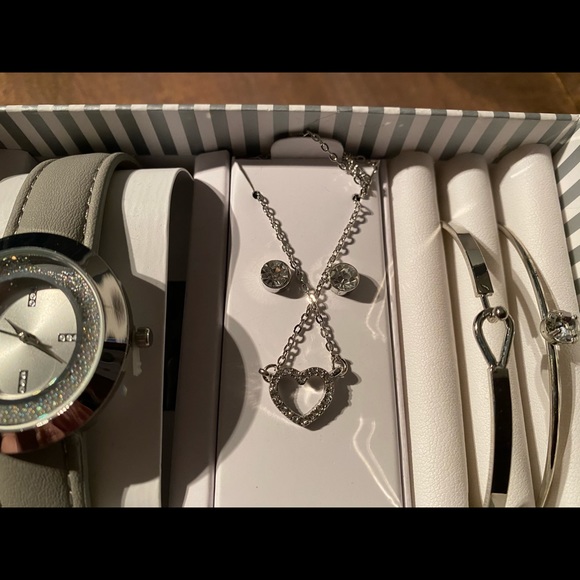 Jewelry set - Picture 3 of 4